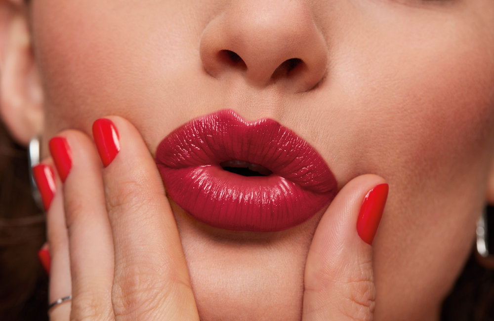 How to Prevent Lipstick Bleeding and Feathering