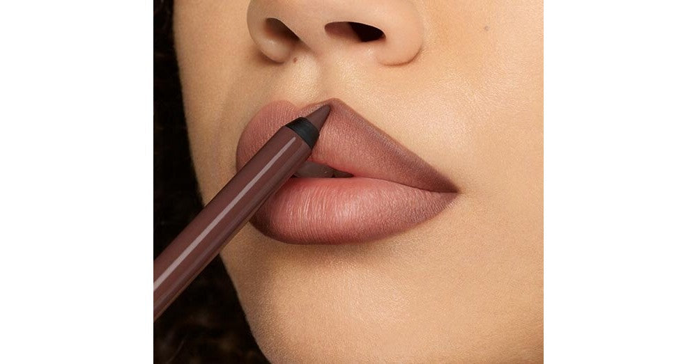 How to Apply Lip Liner (Even If You’re a Beginner)
