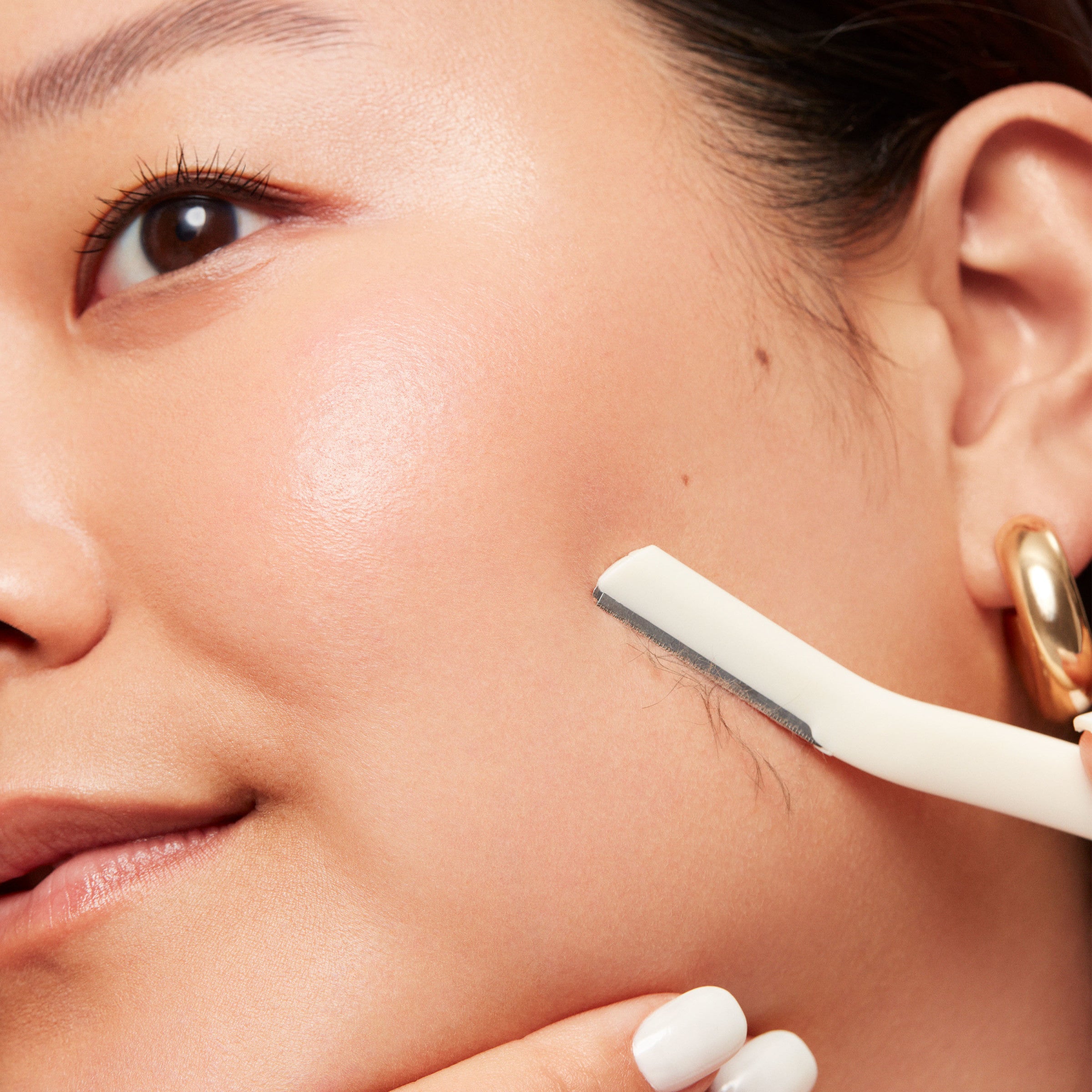 Face Defuzzers, Facial Hair & Peach Fuzz Removal | Revlon